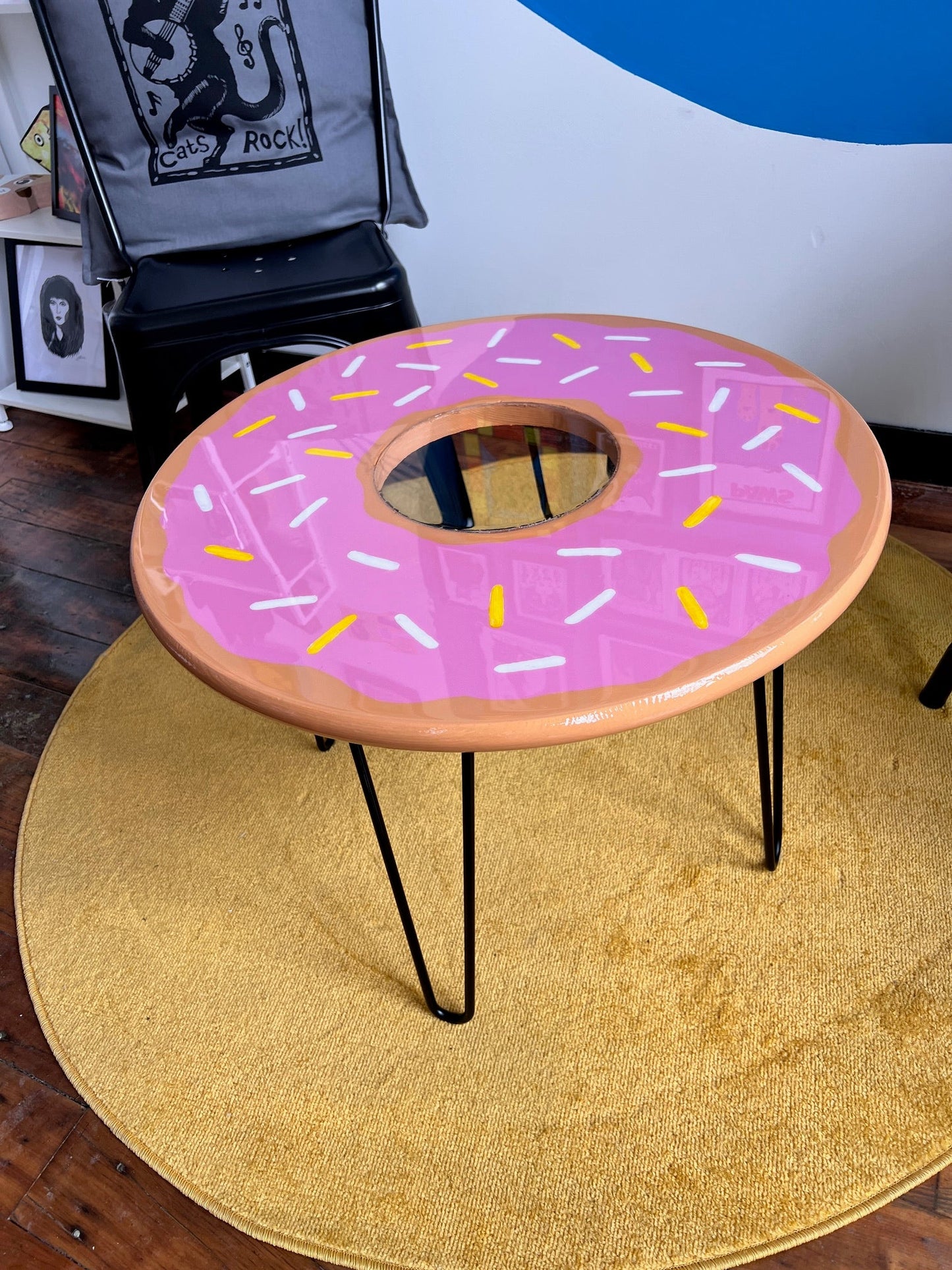 Frosted & Glazed Donut: Coffee Table: 24’’x24’’ round with 16’’ legs clear plexiglass hole - Furniture