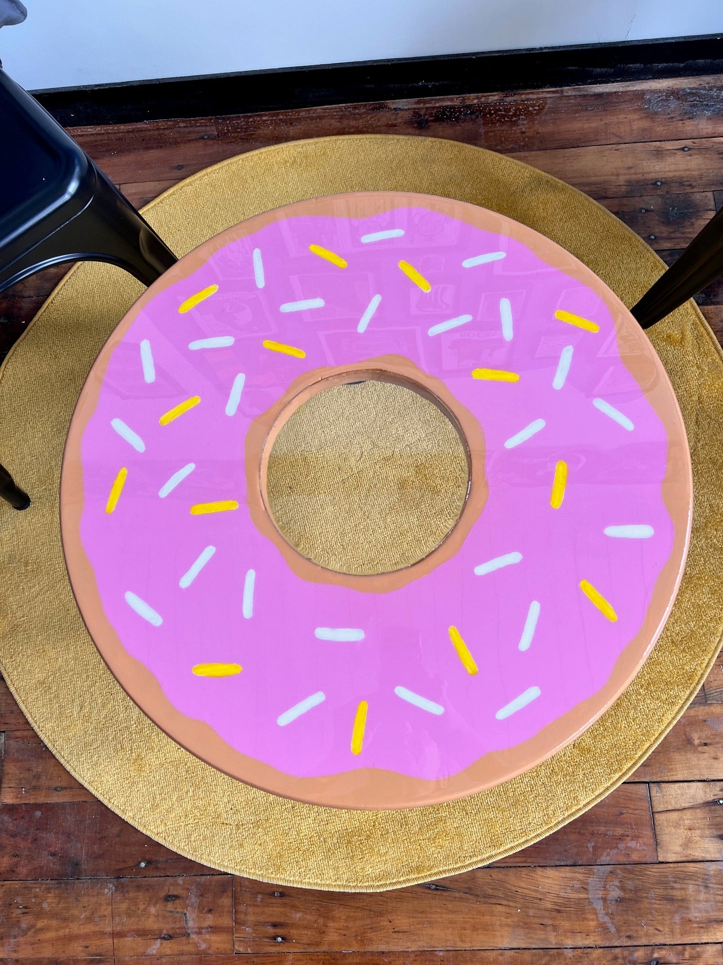 Frosted & Glazed Donut: Coffee Table: 24’’x24’’ round with 16’’ legs clear plexiglass hole - Furniture