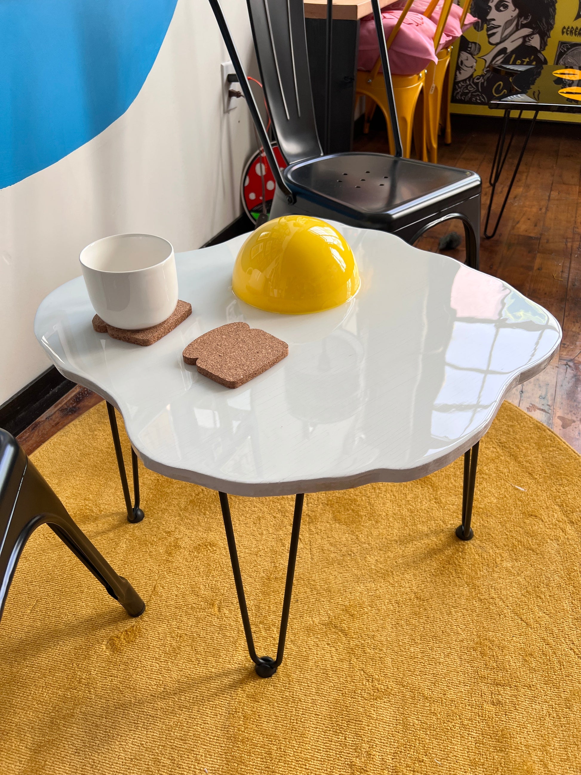 Sunny-Side-Up Egg w/ Yolk Light: Coffee Table: 24x24’’ with 16’’ legs - Furniture