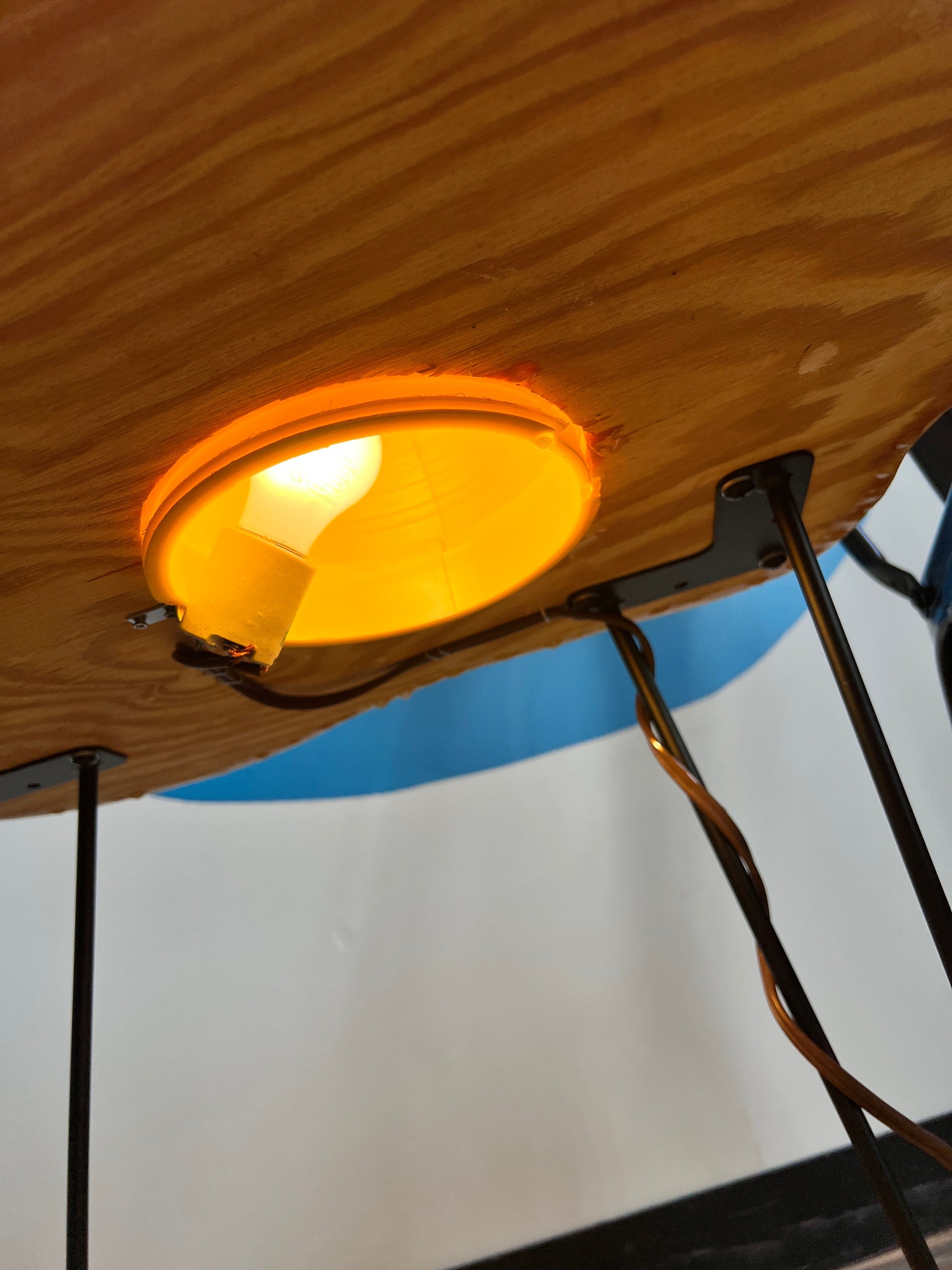 Sunny-Side-Up Egg w/ Yolk Light: Coffee Table: 24x24’’ with 16’’ legs - Furniture