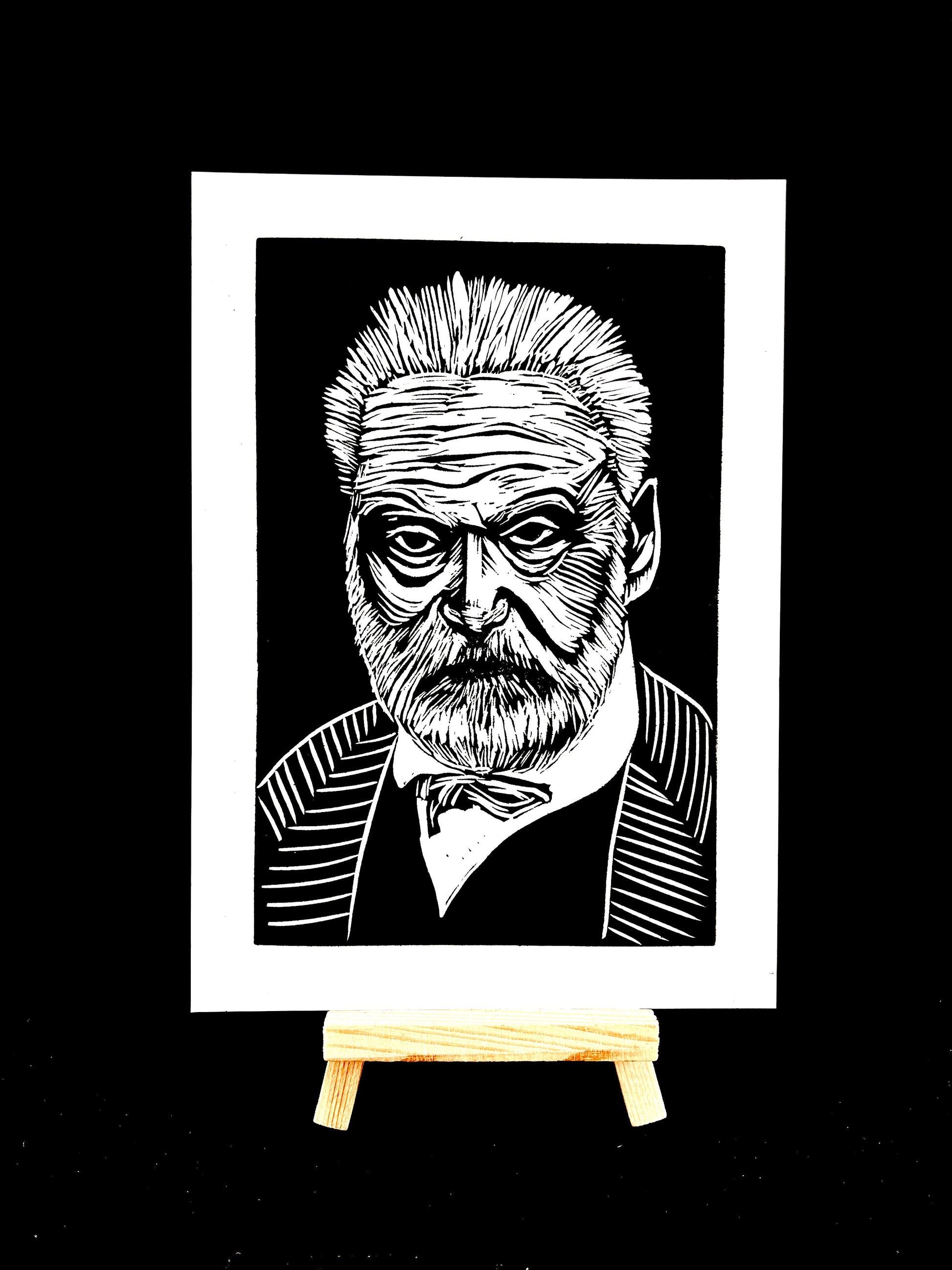 Victor Hugo - Arts & Crafts