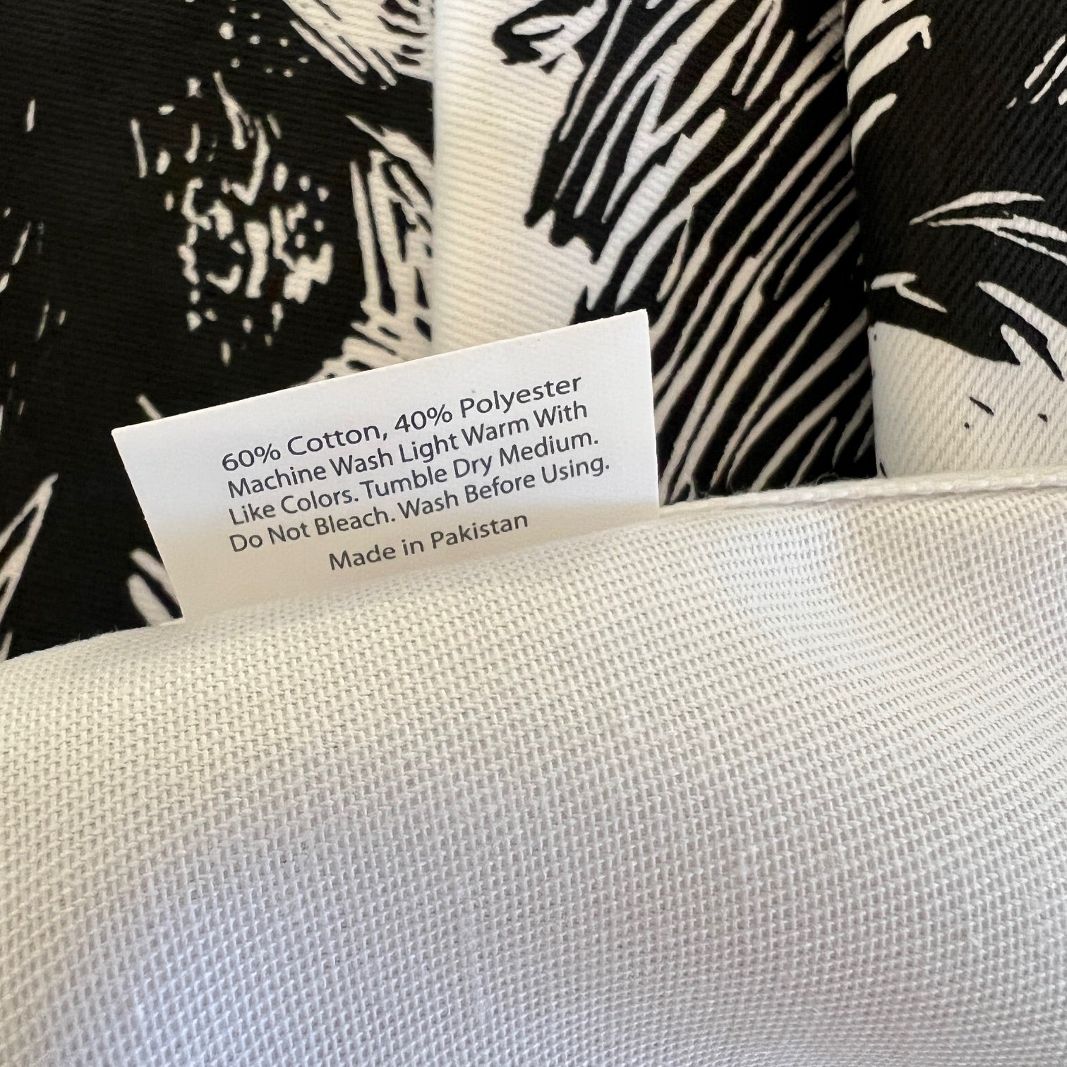 Beetlejuice ’It’s Showtime!’ Cloth Napkin Set of 4 - kitchen cooking home decor humor - Table Linen