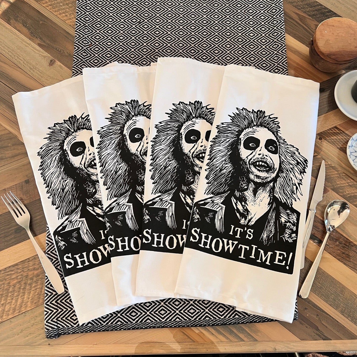 Beetlejuice ’It’s Showtime!’ Cloth Napkin Set of 4 - kitchen cooking home decor humor - Table Linen