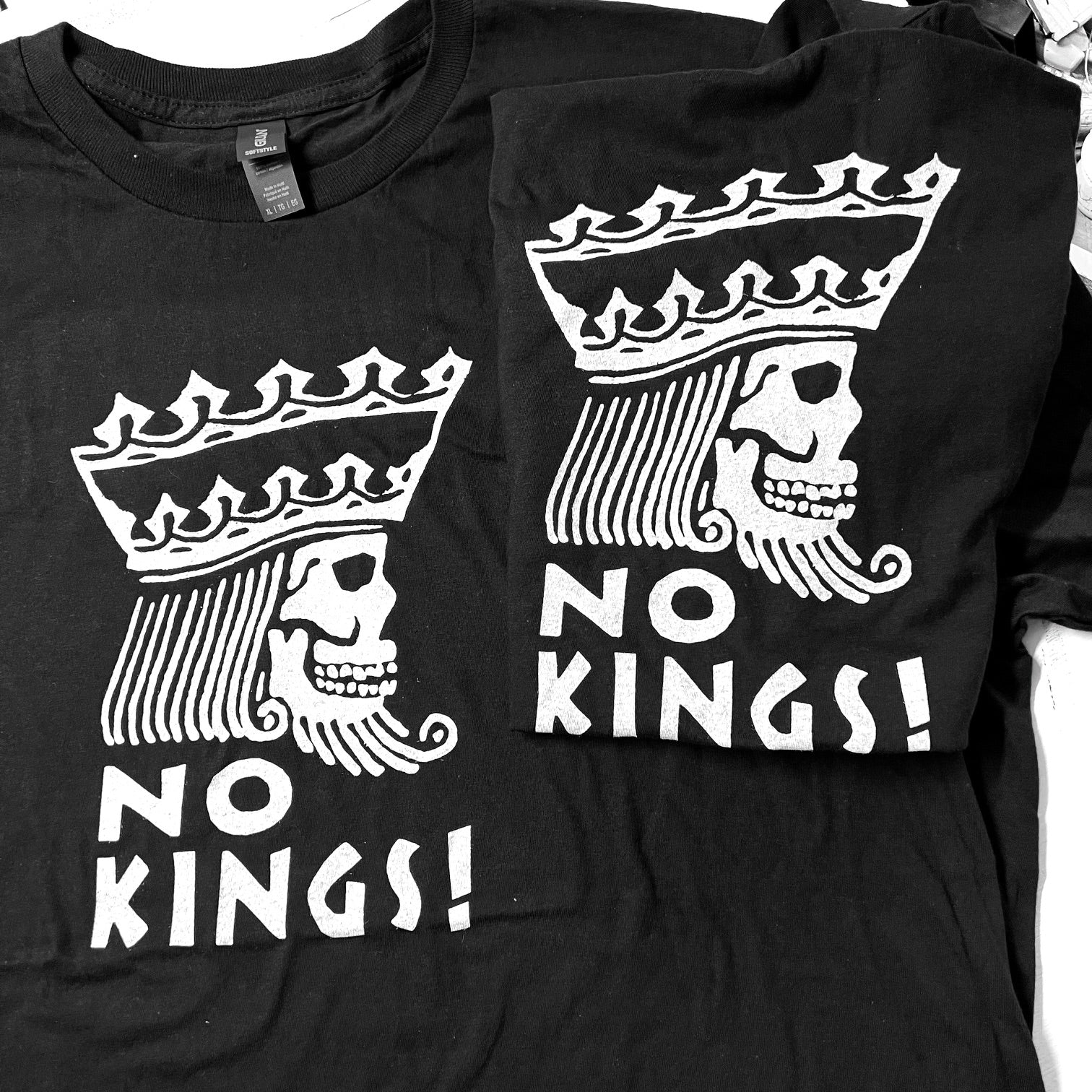 NO KINGS! Tee - White ink on Black S-4XL ’SoftFeel’ all cotton Gildan - Apparel
